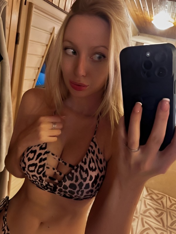 Рената привлекательная девушка из Томска цена от 5000 руб